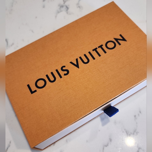 LOUIS VUITTON - Small giftbox (Authentic) 1 - Picture 1 of 5
